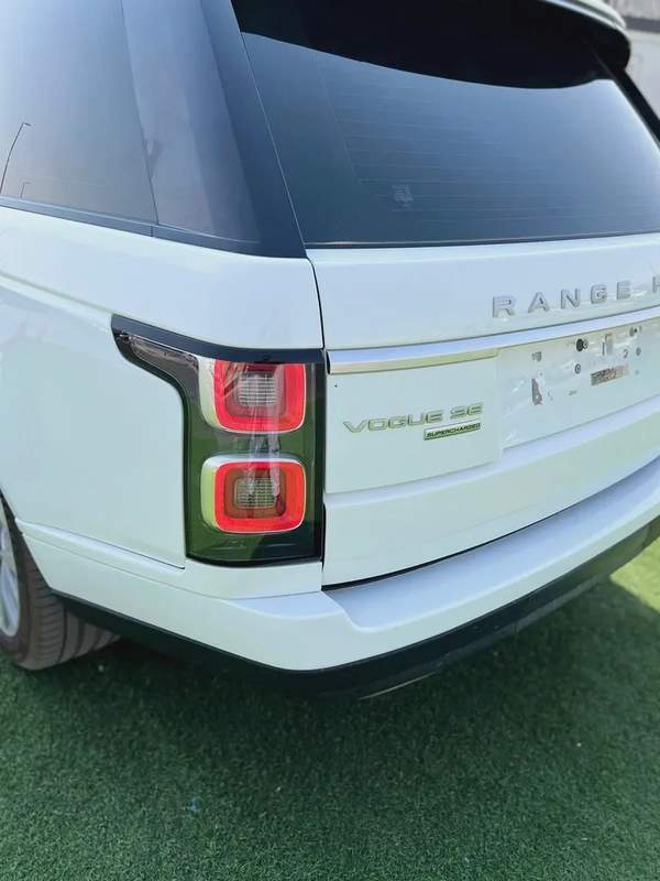 Range Rover vogue L super charged V8 Gcc