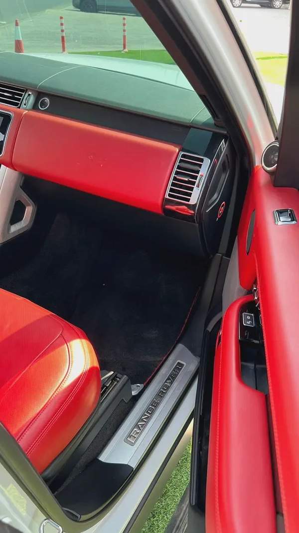 Range Rover vogue L super charged V8 Gcc