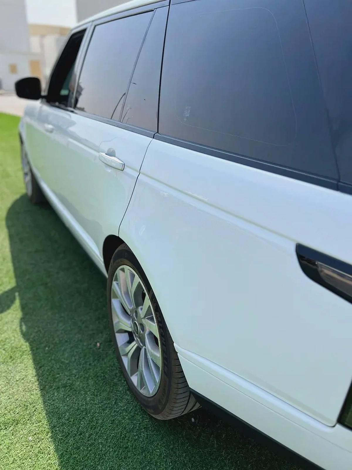 Range Rover vogue L super charged V8 Gcc-18-18
