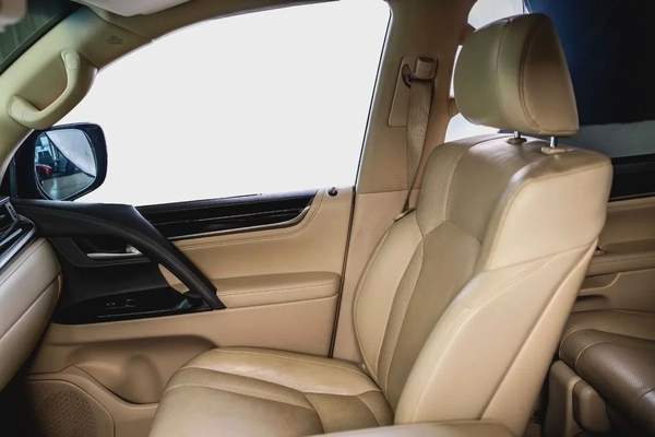 Lexus LX570-GCC-1 Owner-7 Seats-Al Futtaim Full Service History-Pearl Black Exterior Color