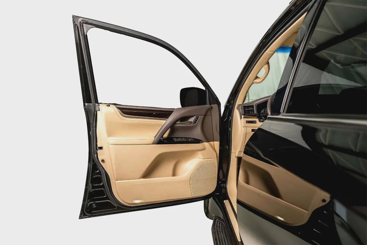 Lexus LX570-GCC-1 Owner-7 Seats-Al Futtaim Full Service History-Pearl Black Exterior Color-15-15