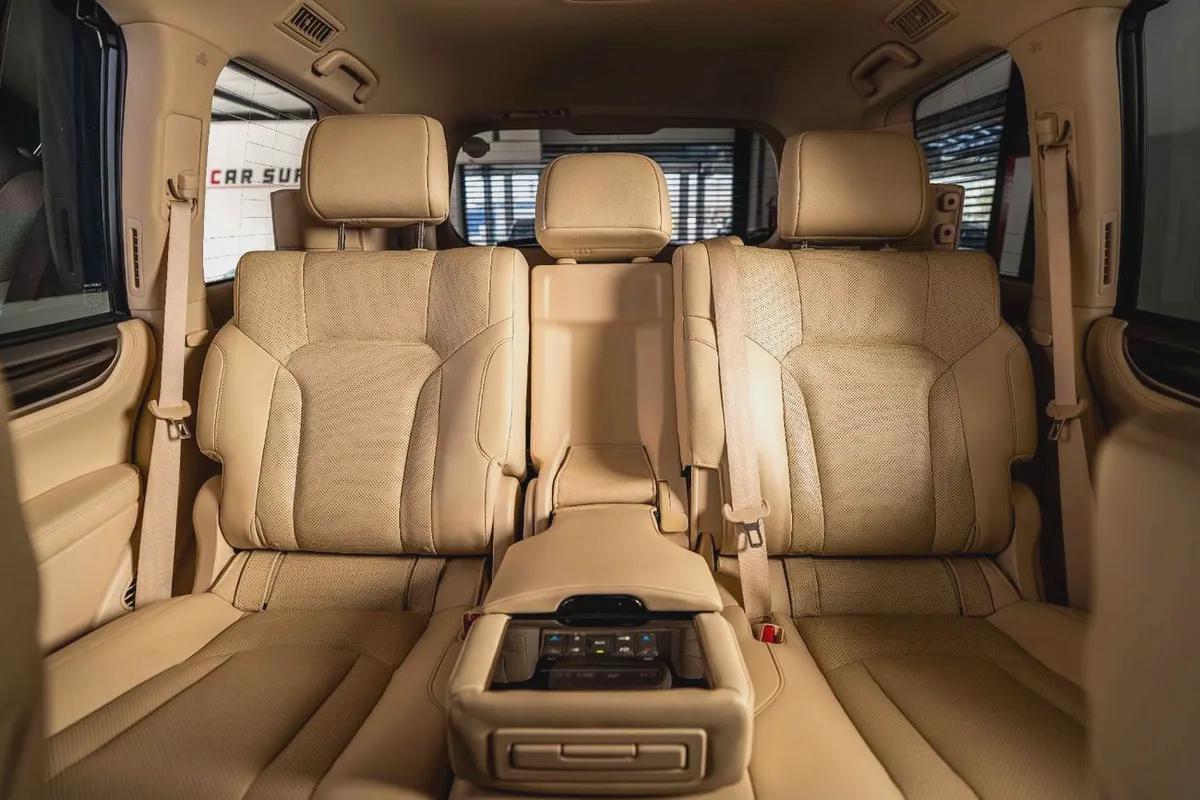Lexus LX570-GCC-1 Owner-7 Seats-Al Futtaim Full Service History-Pearl Black Exterior Color-16-16