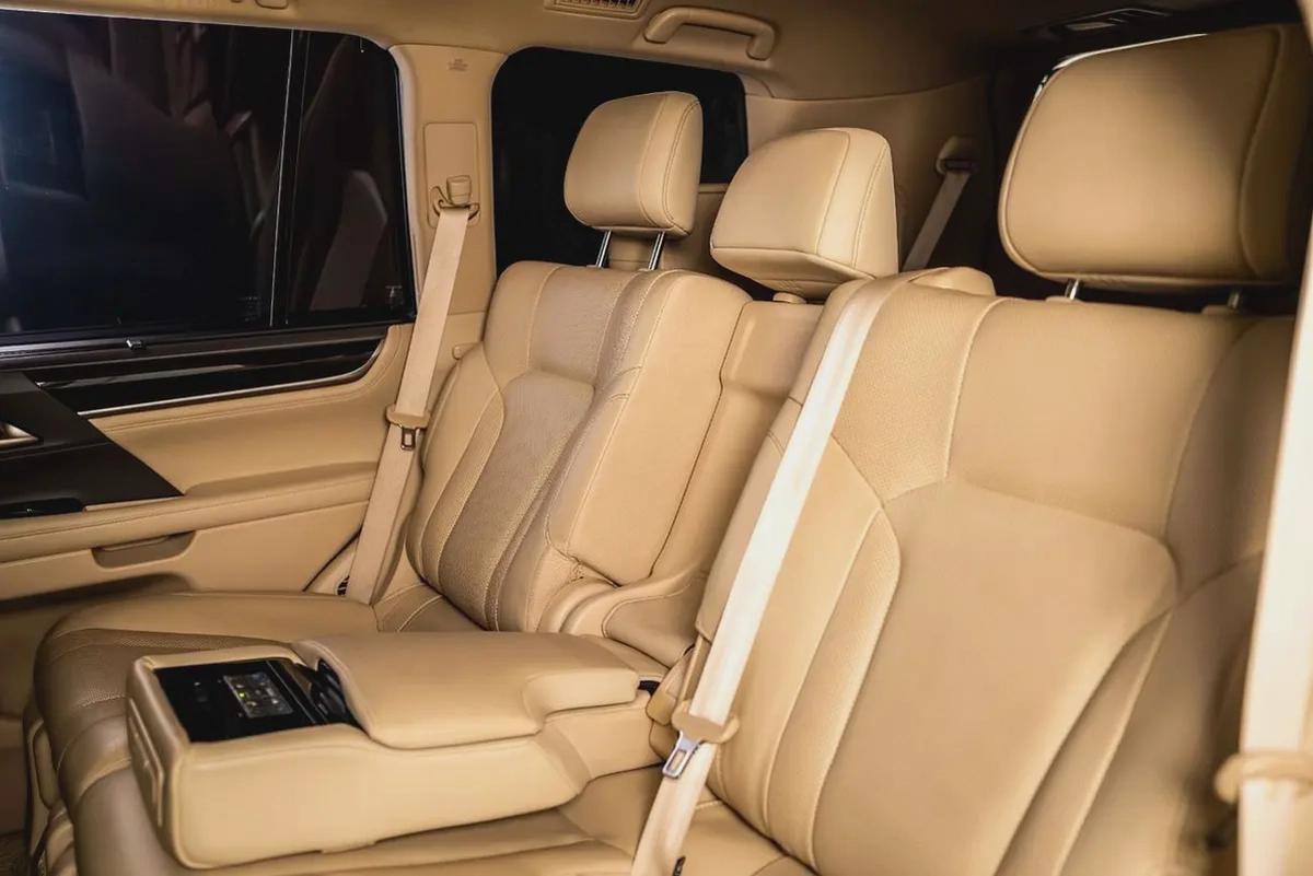 Lexus LX570-GCC-1 Owner-7 Seats-Al Futtaim Full Service History-Pearl Black Exterior Color-17-17