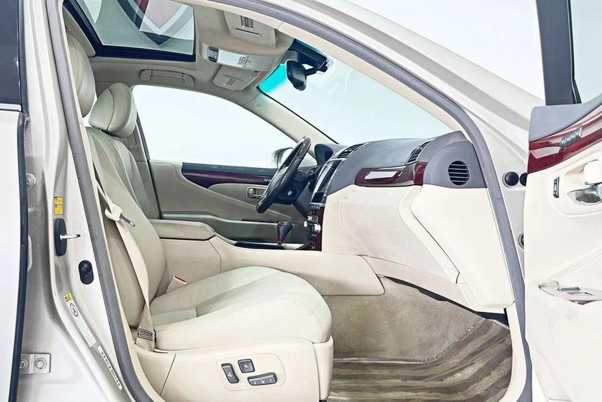Lexus LS460 V8 4.6L-8CYL FULL OPTION-EXCELLENT CONDITION-ACCIDENT FREE - AED 39,000-5-5