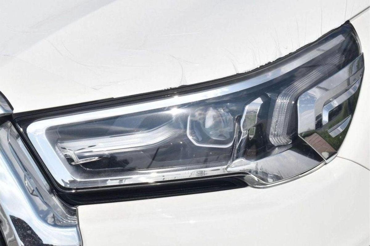 Toyota Hilux HILUX SR5 2.7L AT PETROL 2025-4-4