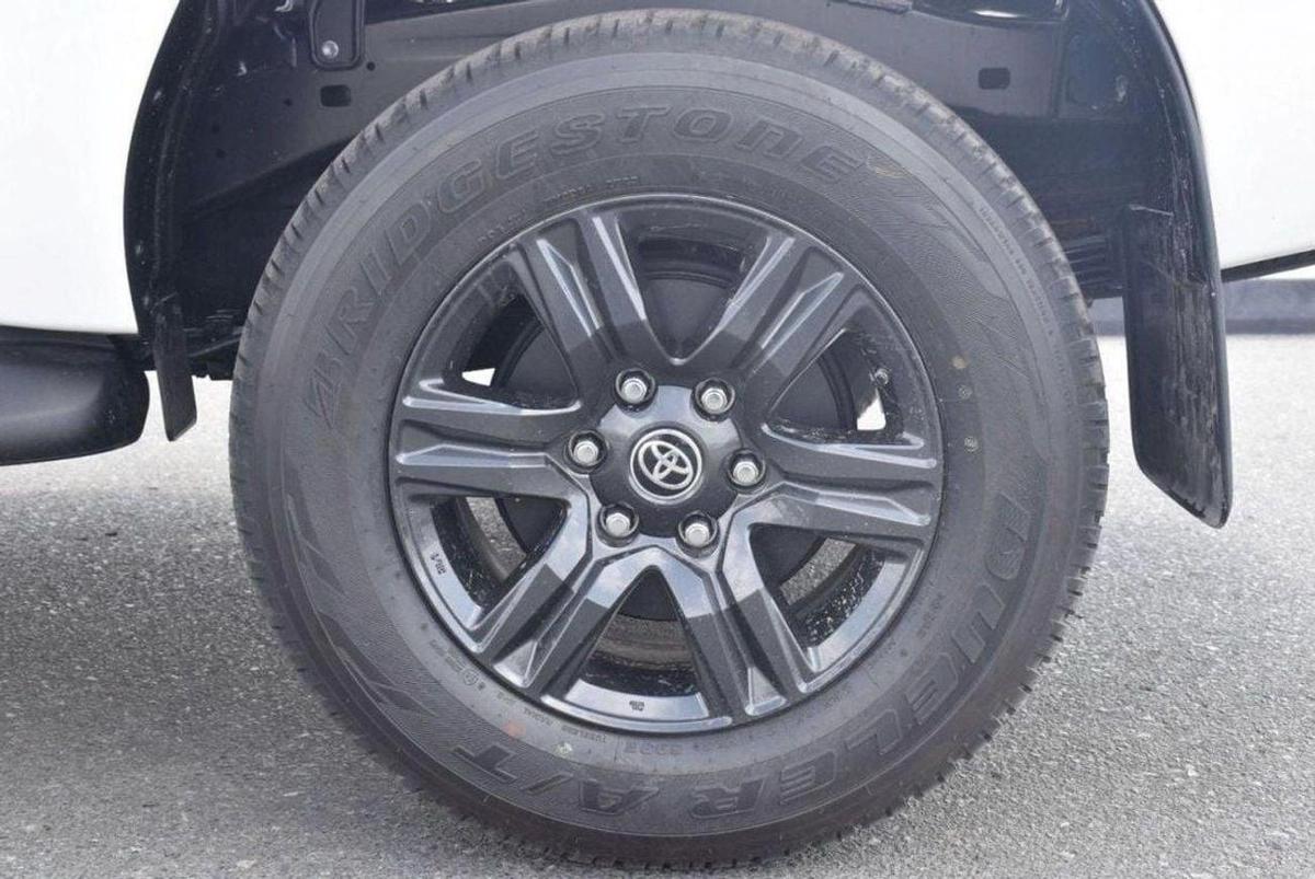 Toyota Hilux HILUX SR5 2.7L AT PETROL 2025-11-11