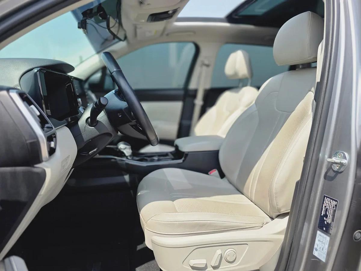 2023 Kia Sorento GT-Line, GCC Specs - Excellent Condition-8-8
