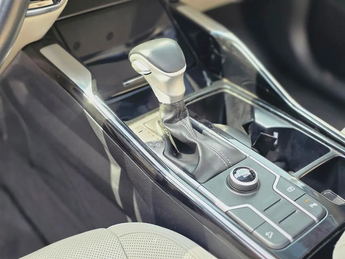 2023 Kia Sorento GT-Line, GCC Specs - Excellent Condition-10-10