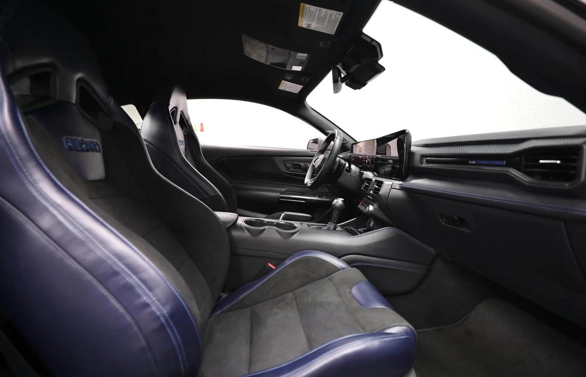 Mustang | Dark Horse | V8 5.0L | Low KMs | Under Warranty Till 2027-10-10