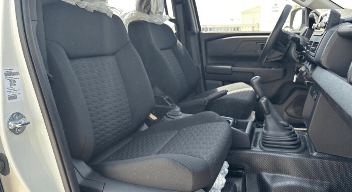 Mitsubishi L200 Mitsubishi L200 2.4L DIESEL DC 4WD GL New Face 5MT-11-11