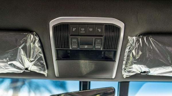 Toyota Land Cruiser LC300 VXR 3.5P AT MY2025 – BLACK