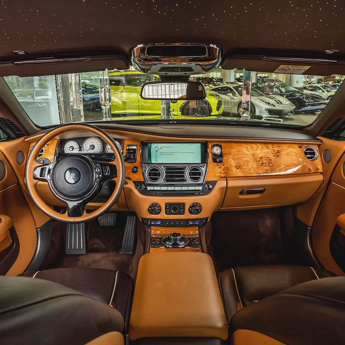 2017 | ROLLS ROYCE WRAITH | 3 BUTTONS | STAR LIGHT | 45,000KM | GCC-10-10