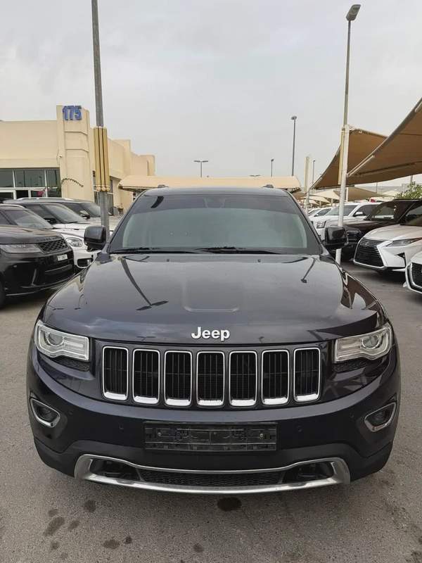 Jeep Grand Cherokee Limited 2015 - GCC Specs - Excellent Condition