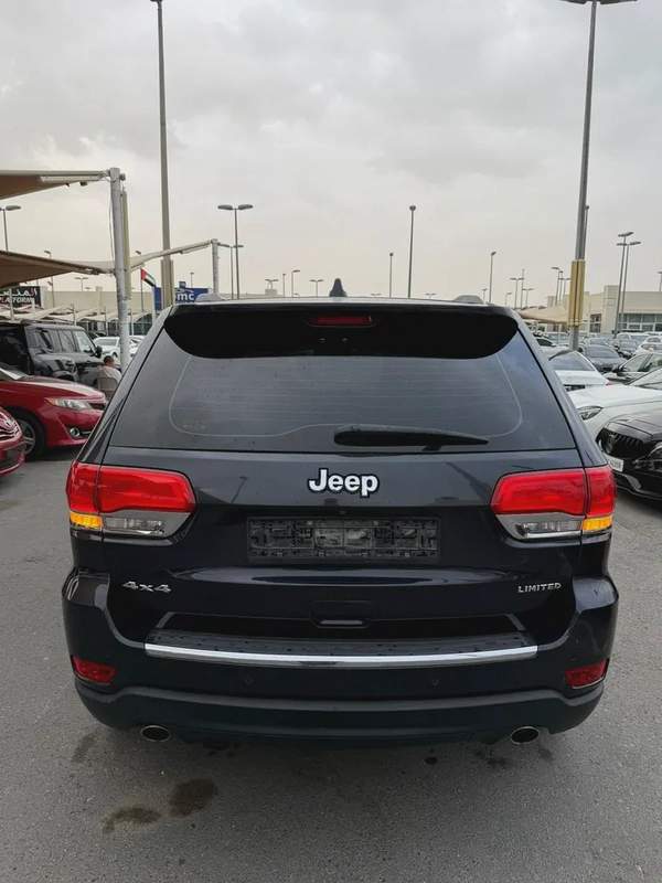 Jeep Grand Cherokee Limited 2015 - GCC Specs - Excellent Condition
