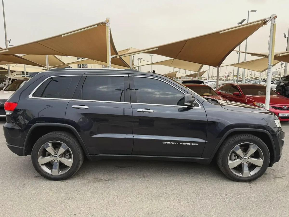 Jeep Grand Cherokee Limited 2015 - GCC Specs - Excellent Condition-2-2