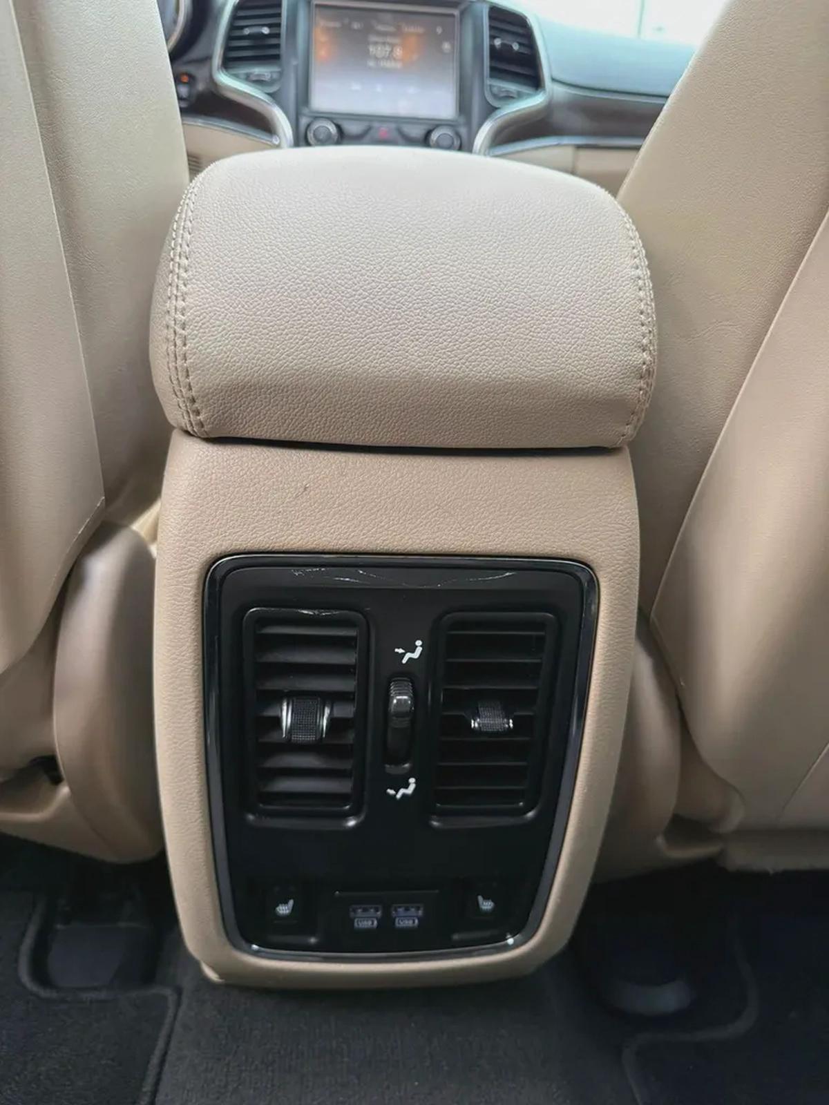 Jeep Grand Cherokee Limited 2015 - GCC Specs - Excellent Condition-4-4