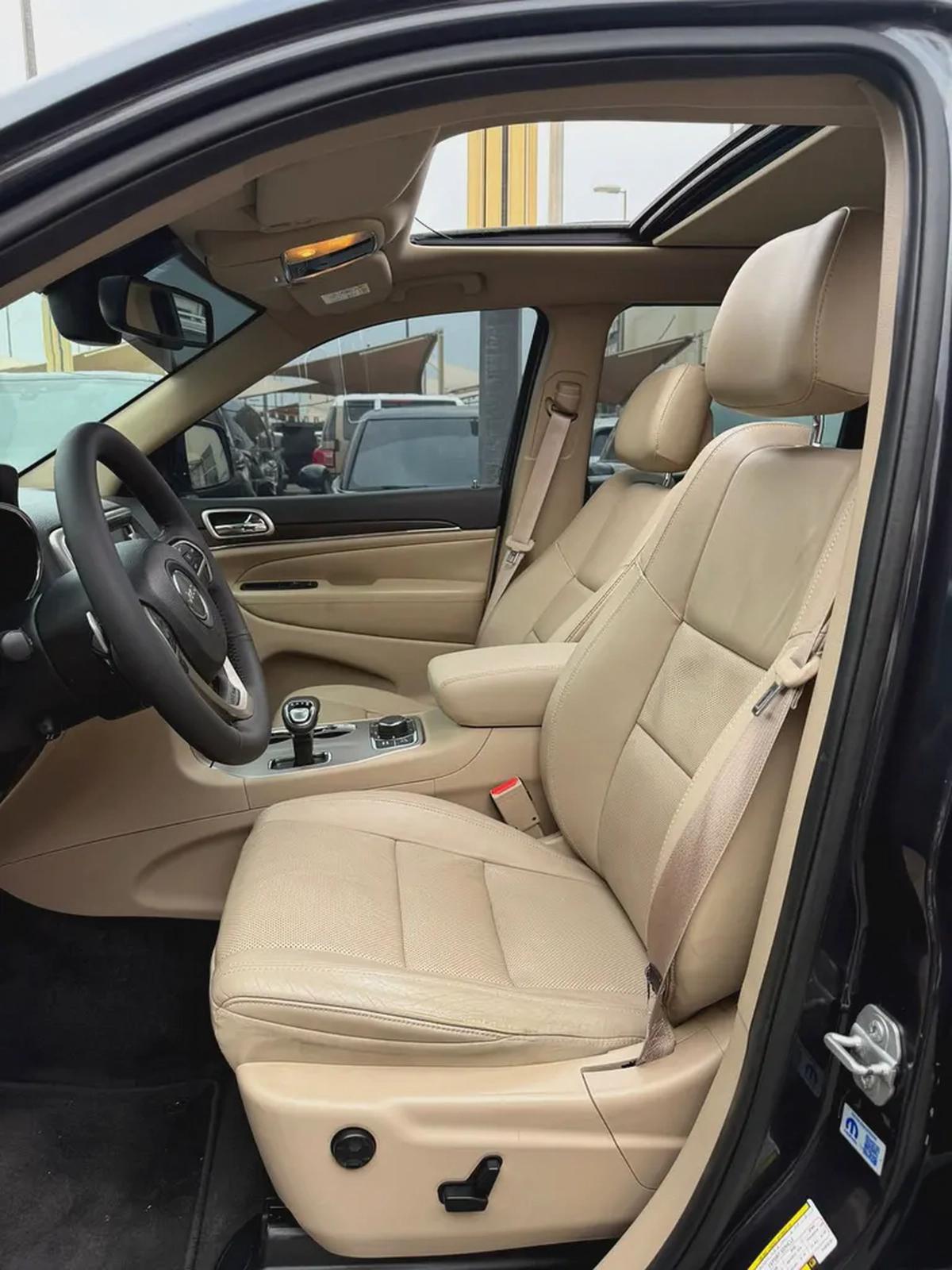 Jeep Grand Cherokee Limited 2015 - GCC Specs - Excellent Condition-5-5