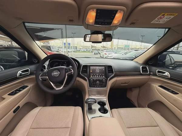 Jeep Grand Cherokee Limited 2015 - GCC Specs - Excellent Condition