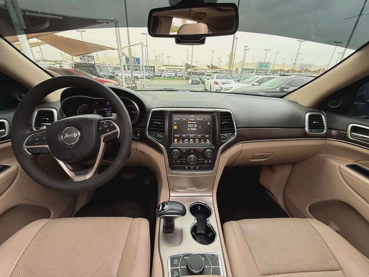 Jeep Grand Cherokee Limited 2015 - GCC Specs - Excellent Condition-8-8