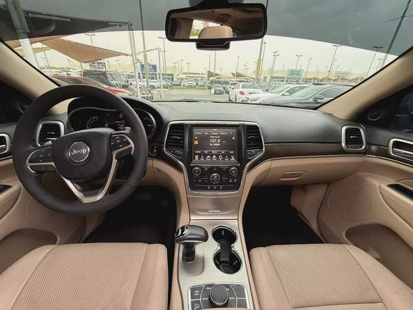 Jeep Grand Cherokee Limited 2015 - GCC Specs - Excellent Condition