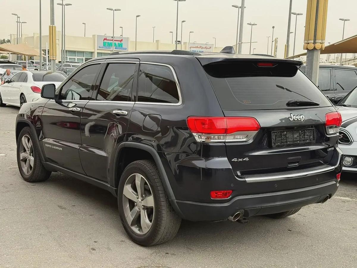Jeep Grand Cherokee Limited 2015 - GCC Specs - Excellent Condition-10-10