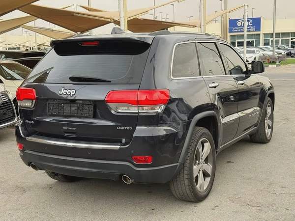 Jeep Grand Cherokee Limited 2015 - GCC Specs - Excellent Condition