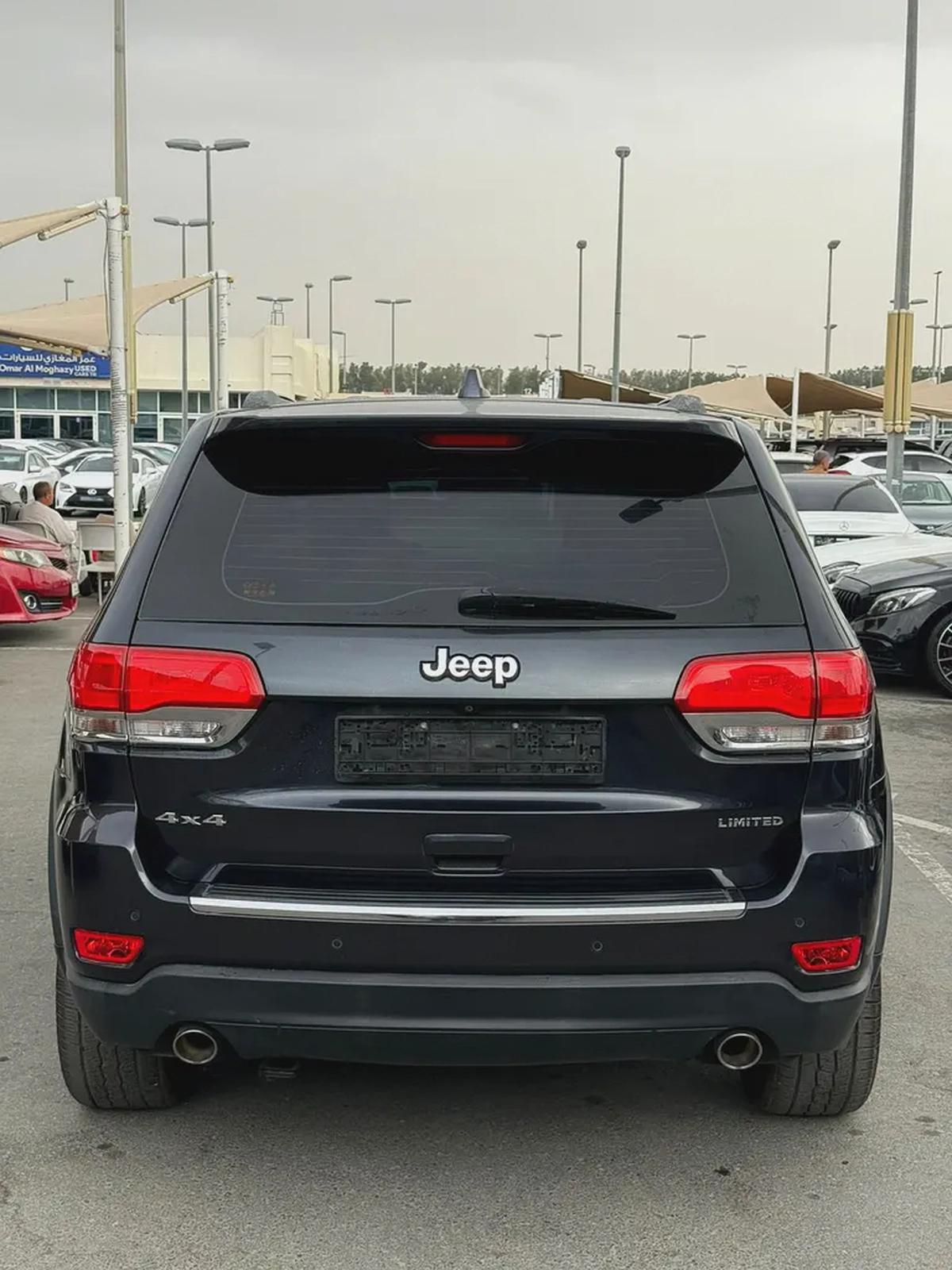 Jeep Grand Cherokee Limited 2015 - GCC Specs - Excellent Condition-13-13