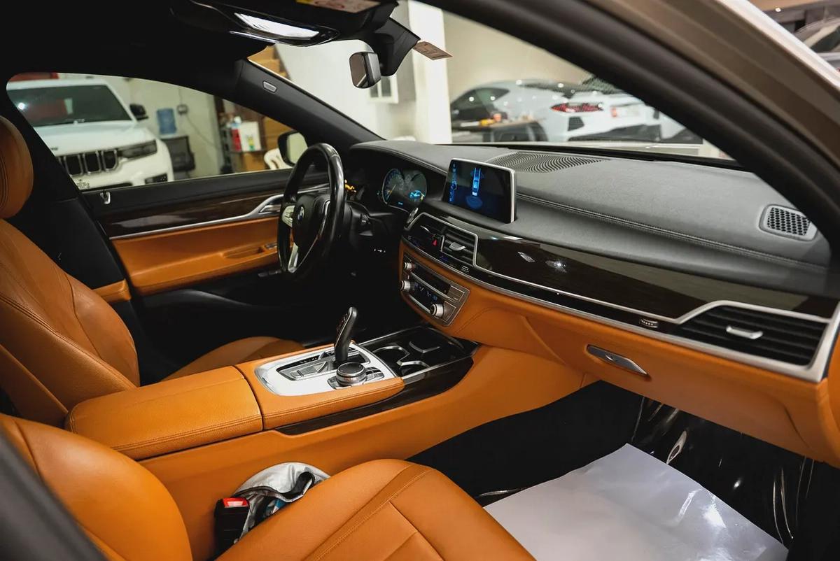 AED 1596 PM | BMW 730Li 2017 | PARTIAL AGENCY HISTORY | WELL MAINTAINED | 1 YEAR WARRANTY | GCC-7-7