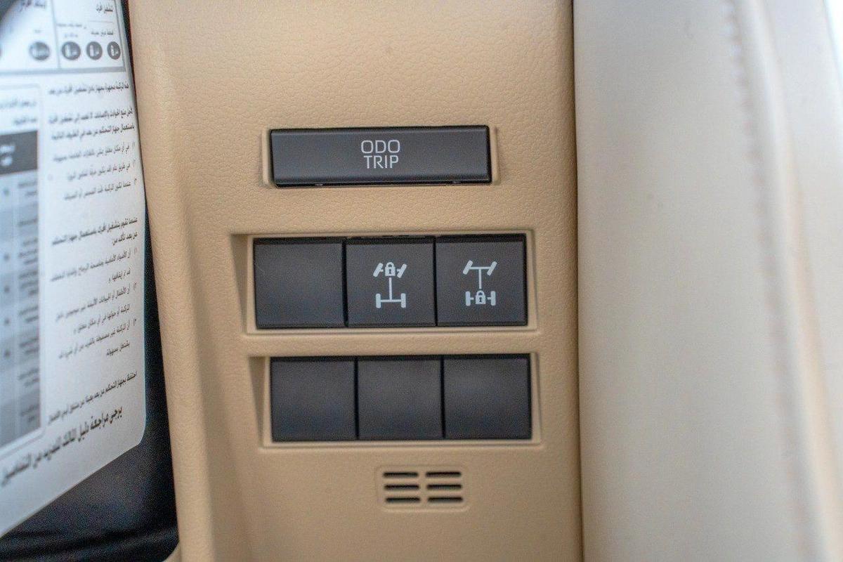 Toyota Land Cruiser VX 2025-10-10