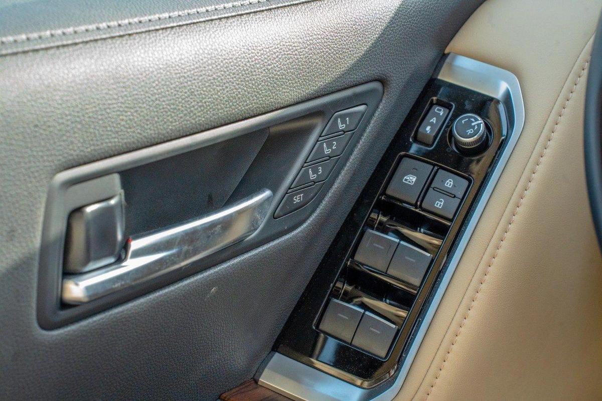 Toyota Land Cruiser VX 2025-21-21
