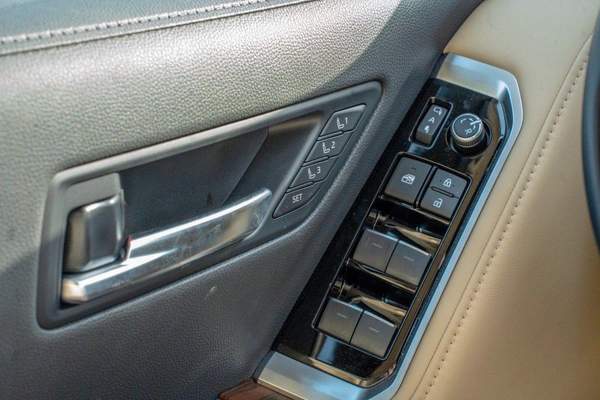 Toyota Land Cruiser VX 2025