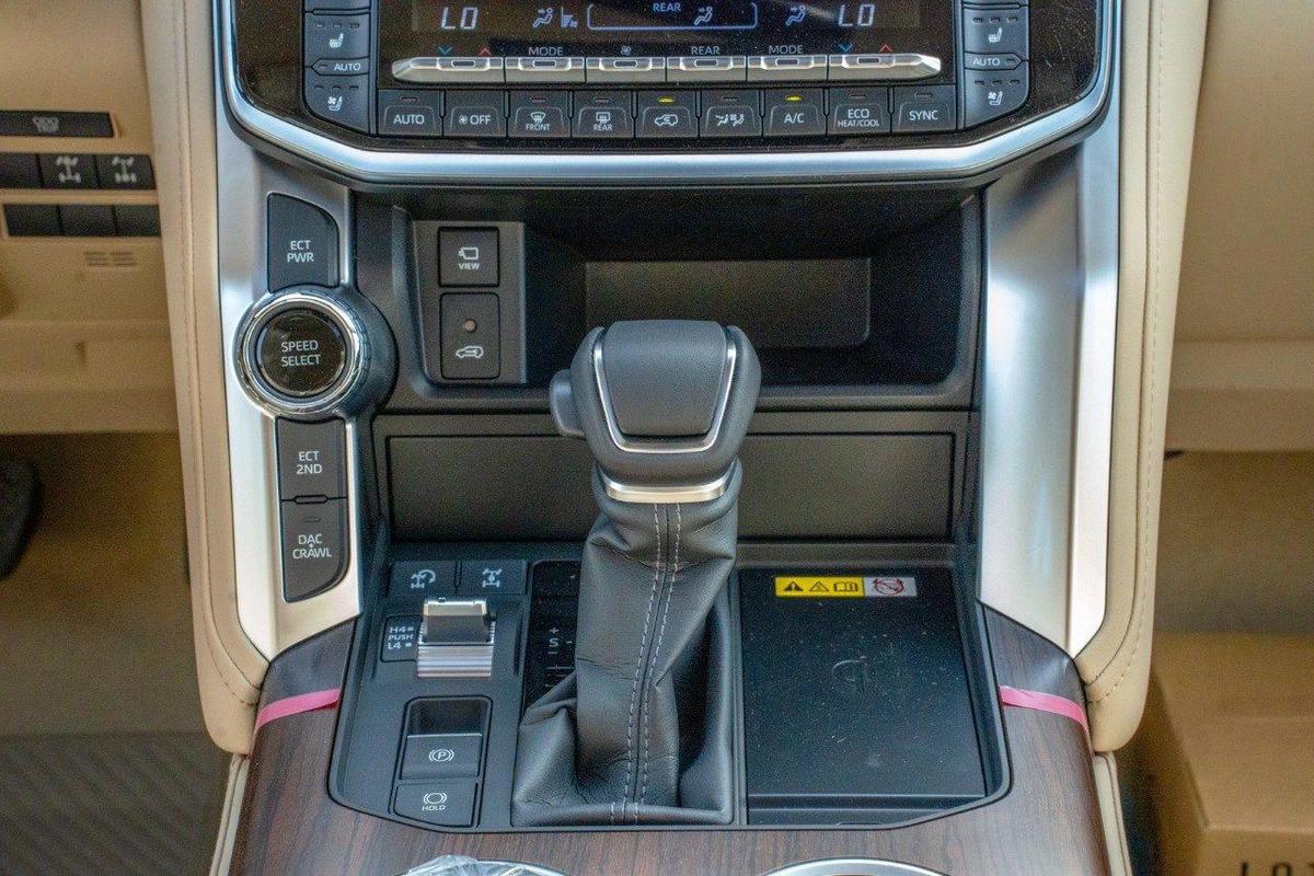 Toyota Land Cruiser VX 2025-11-11