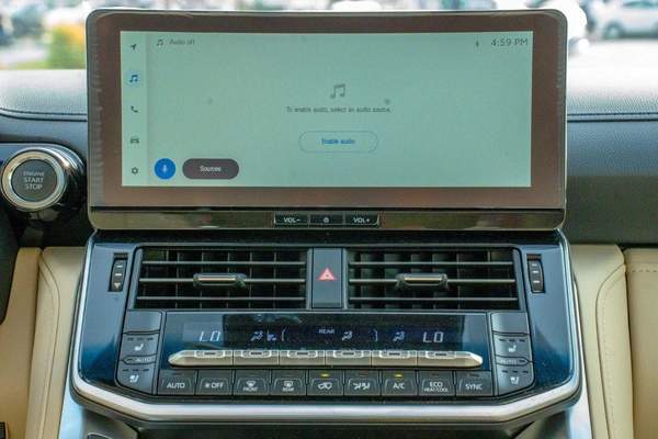 Toyota Land Cruiser VX 2025