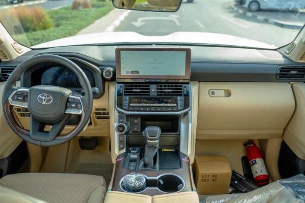 Toyota Land Cruiser VX 2025