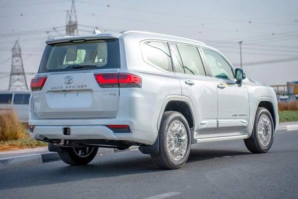 Toyota Land Cruiser VX 2025