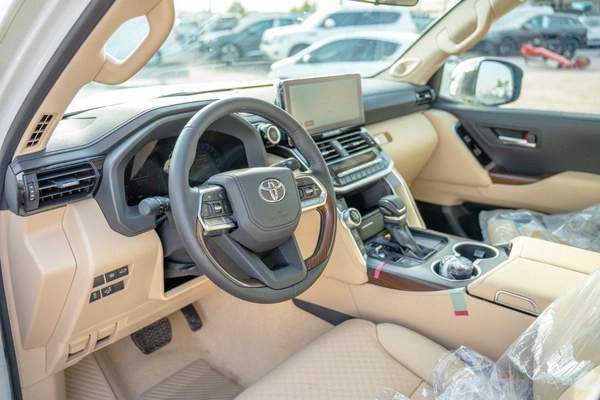 Toyota Land Cruiser VX 2025