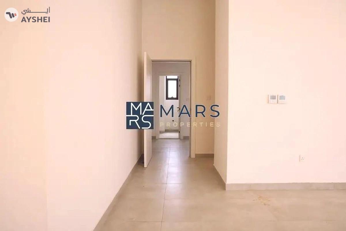 Bright & Spacious– Ideal for Comfort and Convenience!-11-11