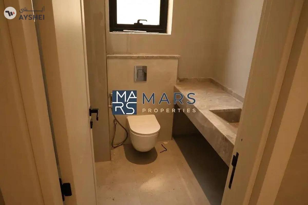 Bright & Spacious– Ideal for Comfort and Convenience!-8-8