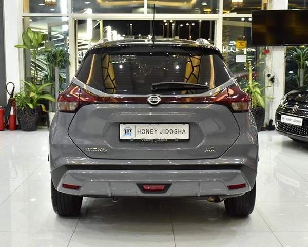 Nissan Kicks ( 2022 Model ) in Grey Color GCC Specs
