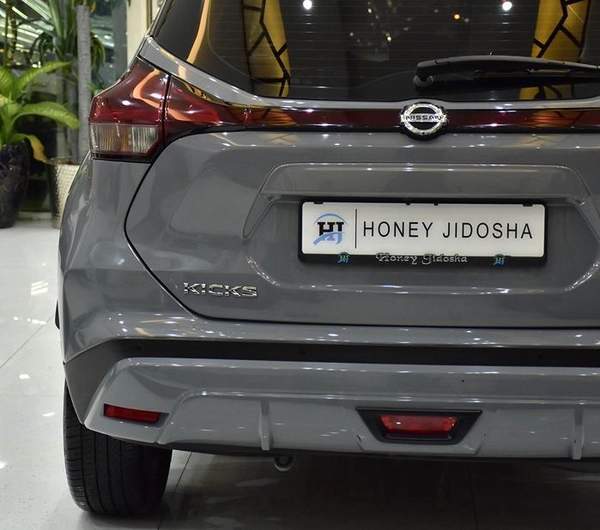 Nissan Kicks ( 2022 Model ) in Grey Color GCC Specs