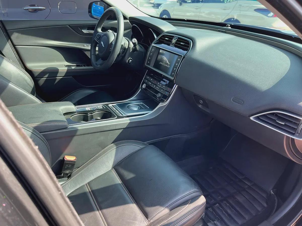Jaguar XE Limited Edition-6-6