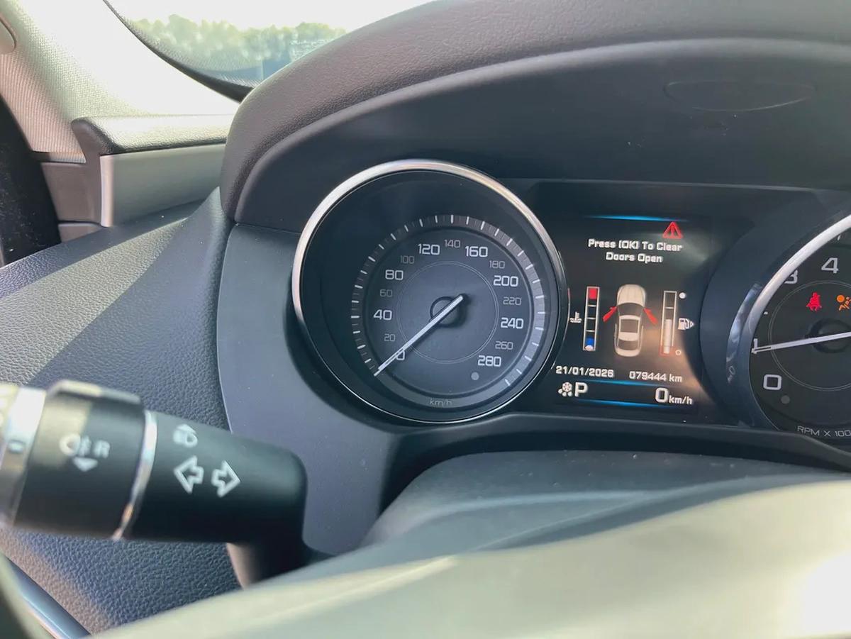 Jaguar XE Limited Edition-12-12