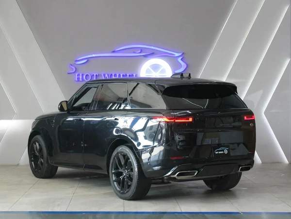 2023 - Range Rover Sport SE - With warranty