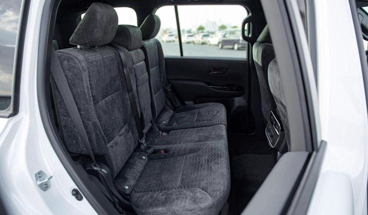 Toyota Land Cruiser LC300 GXR 3.3D AT MY2024 – WHITE-14-14
