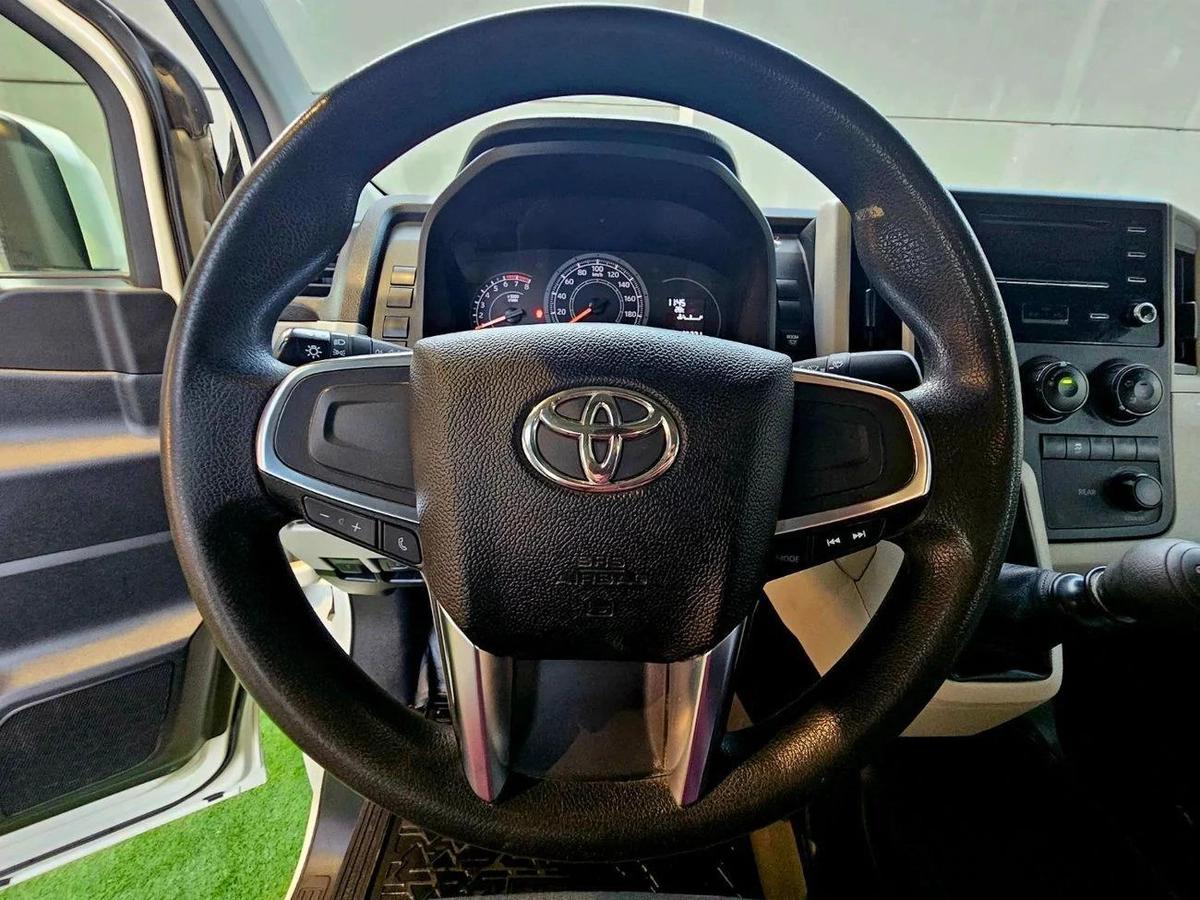 Toyota Hiace GL PASSENGER/ PATROL MANUAL/ 3.5 V6/ LOW MILEAGE-8-8