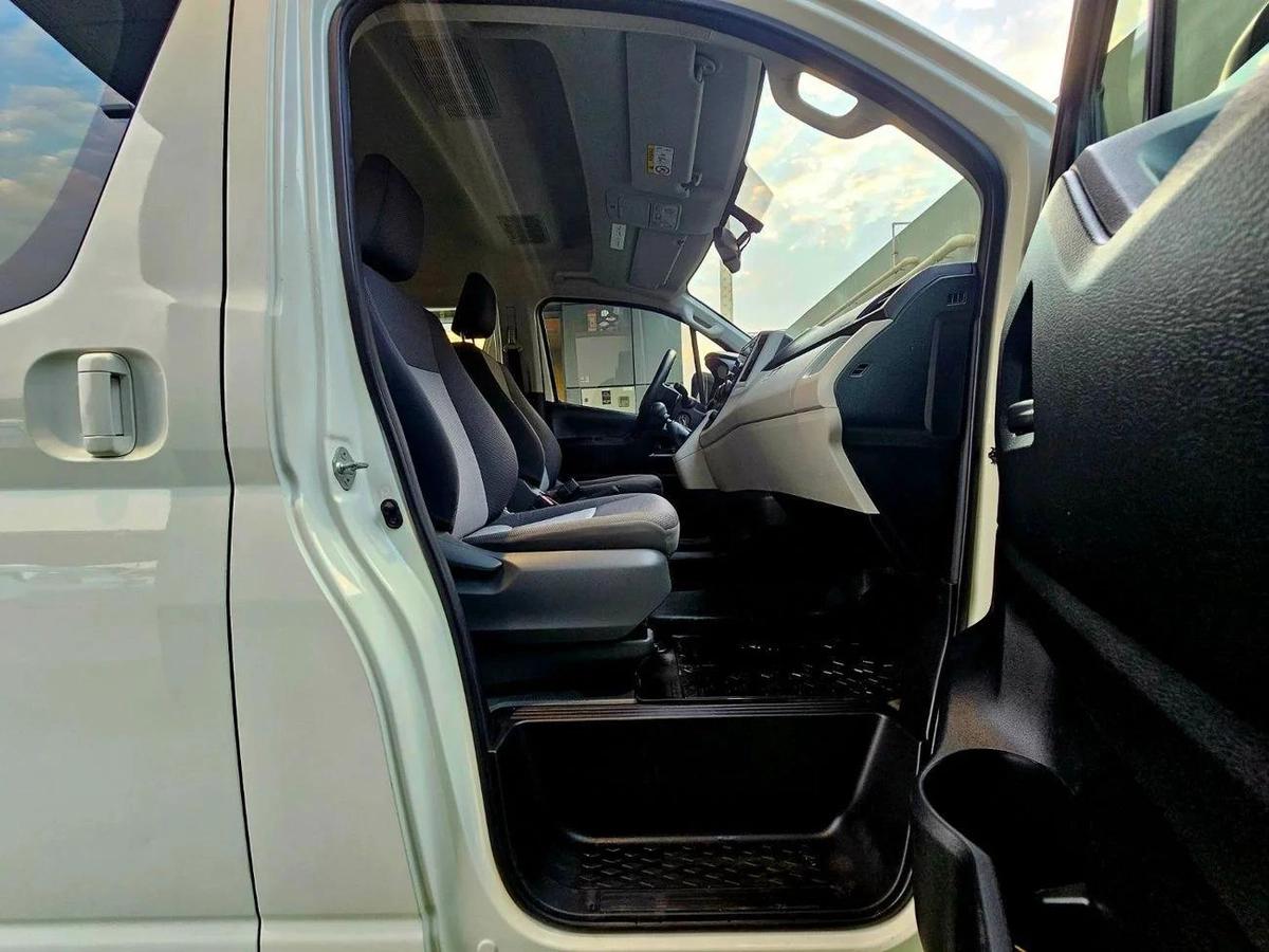 Toyota Hiace GL PASSENGER/ PATROL MANUAL/ 3.5 V6/ LOW MILEAGE-5-5