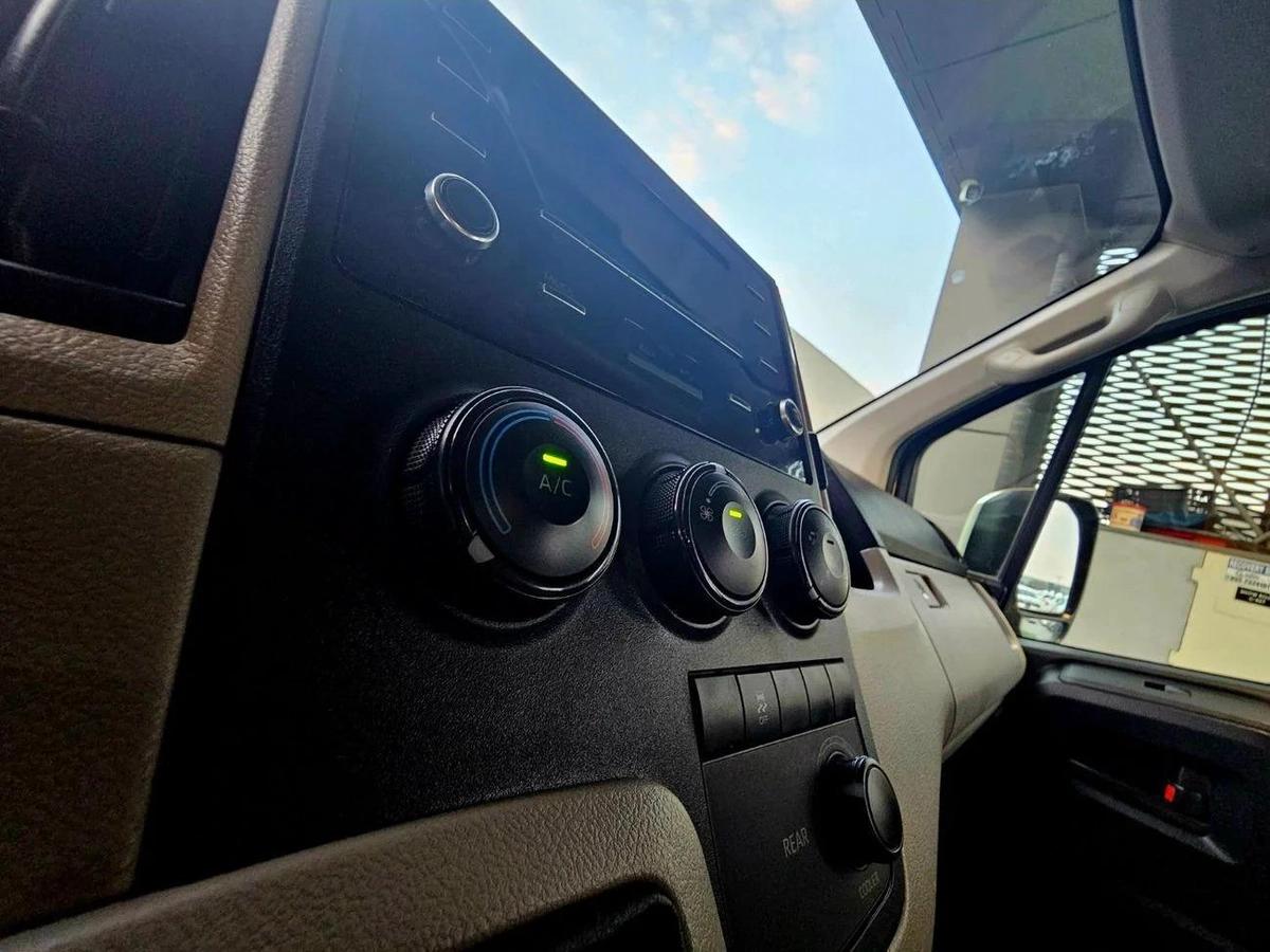 Toyota Hiace GL PASSENGER/ PATROL MANUAL/ 3.5 V6/ LOW MILEAGE-7-7