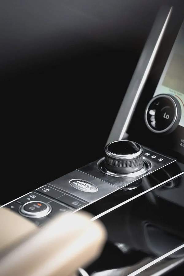 2018 | GCC Range Rover Vogue V6 HSE | Black | Low Mileage | Full service history