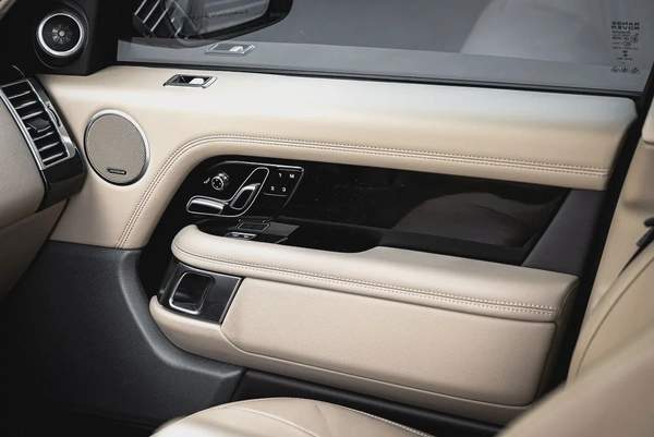 2018 | GCC Range Rover Vogue V6 HSE | Black | Low Mileage | Full service history