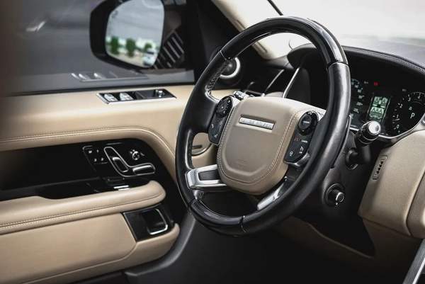 2018 | GCC Range Rover Vogue V6 HSE | Black | Low Mileage | Full service history